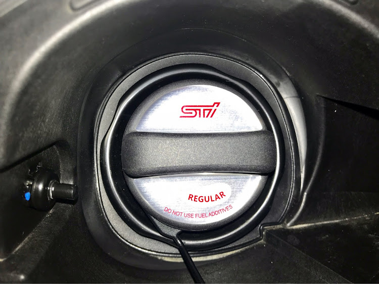 レヴォーグのSTI・自己満足・フィエールキャップオーナメント・感謝Day・令和初いじりに関するカスタム事例の投稿画像1枚目