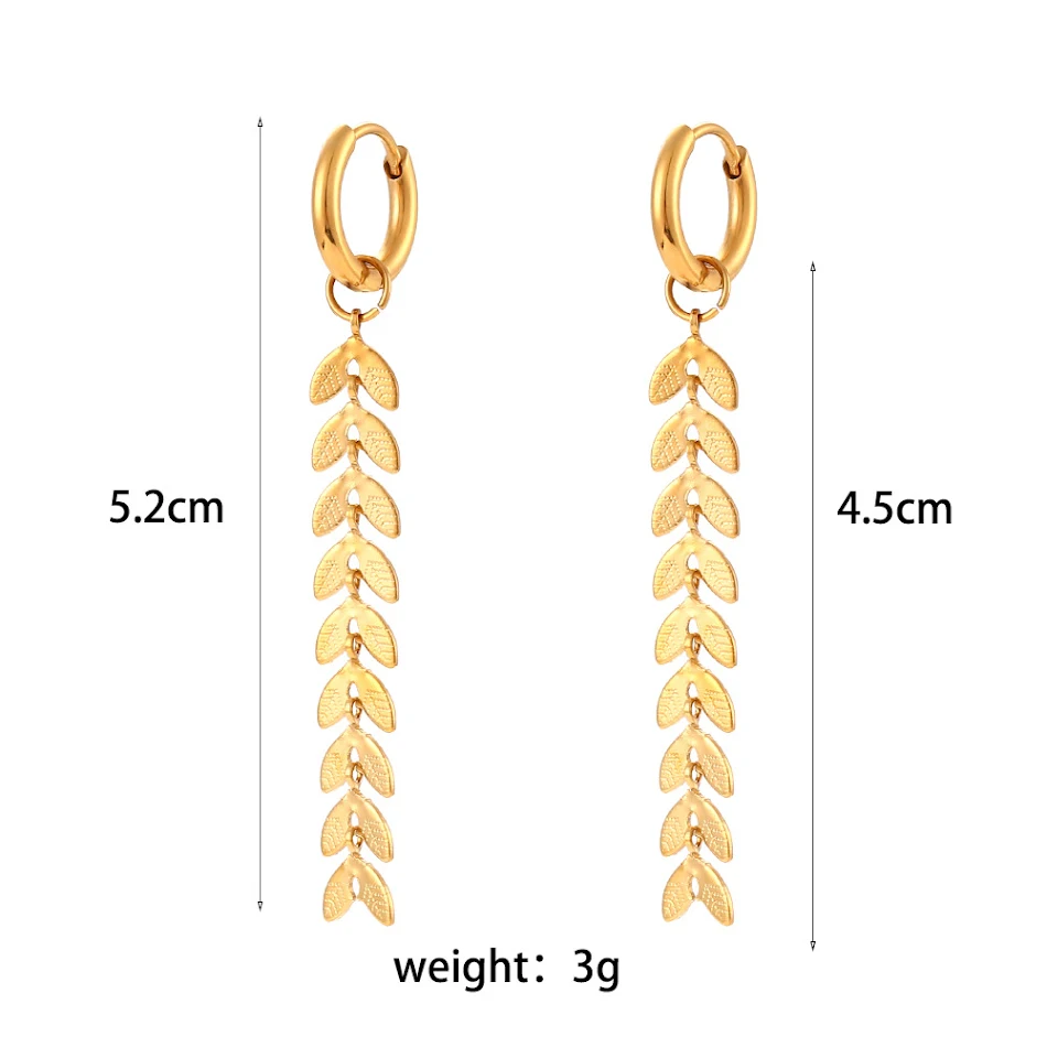 Boucles d'oreilles longues chaîne queue de poisson à feuilles plaquées or 18K, pour un look élégant et tendance.