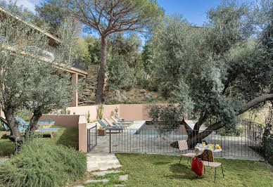 Villa avec piscine en bord de mer 4