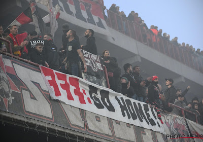 🎥 "Quittez le club dès cet été" : le message des supporters du Standard est explicite, les Rouches encaissent dès que les chants reprennent