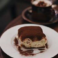 Eddie's Cafe Et Tiramisu