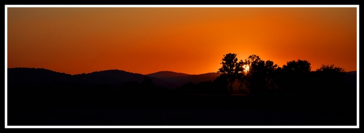 Under a Blood Red Sky di bracketing