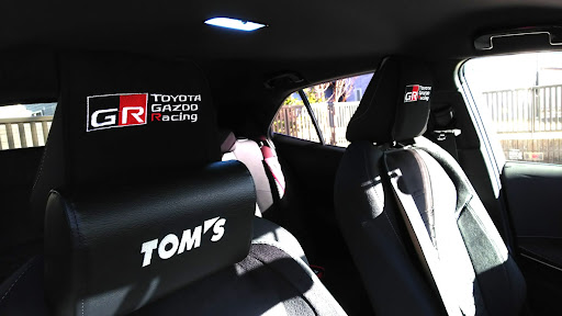カローラスポーツ Zwe211hのgr ヘッドレストカバー ヘッドレスト クッション Tom S カローラツーリングに関するカスタム メンテナンスの投稿画像 車のカスタム情報はcartune
