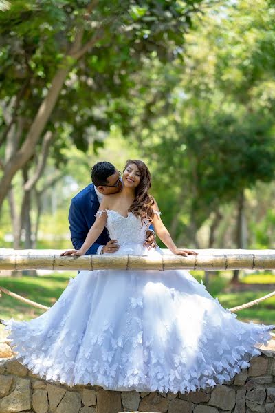 Wedding photographer Randolph Vela (lumierecinema). Photo of 21 March 2020