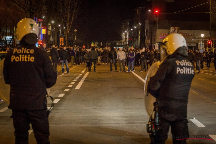 Onwaarschijnlijk: politie voorkomt geplande vechtpartij tussen harde kernen Anderlecht en Club Brugge