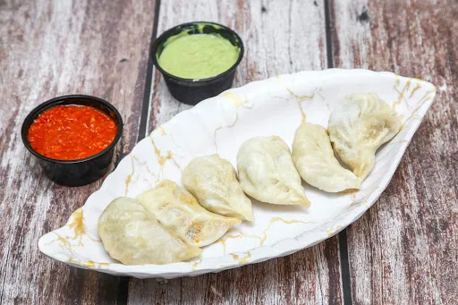 Cheese Corn Steamed Momos [6 Pieces]