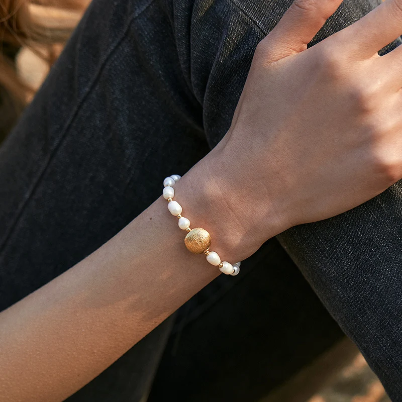 Bijoux Élégants Rétro Européens et Américains. Sublimez votre style avec des créations vintage uniques et sophistiquées. Découvrez ces trésors.