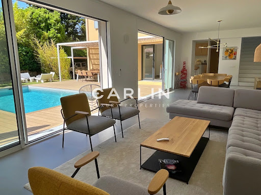 Villa with pool 4