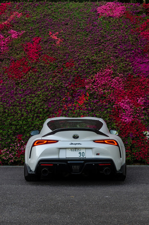 スープラのスープラ90・GRスープラ・ツツジと愛車・ドライブに関するカスタム事例の投稿画像3枚目