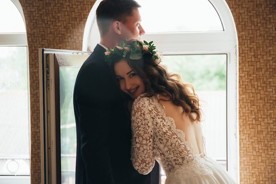 Fotógrafo de casamento Lena Zaryanova (zaryanova). Foto de 17 de agosto 2018