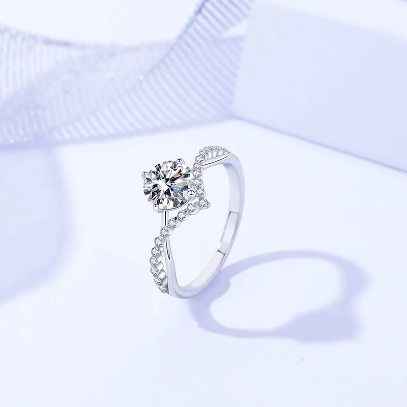 925 Sterling Silber Moissanit Ring – Erschwinglicher Luxus für jeden Tag. Funkelnde Eleganz, die deinen Look aufwertet.