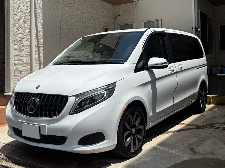 VクラスのJOY君にお湯で溶いた重曹をよく混ぜます・それをよく泡立てます・「効果抜群！スゲエ！」と叫びながら洗車します・効果はわかりません・人もクルマもドーピングして生き延びましょうに関するカスタム事例の投稿画像1枚目