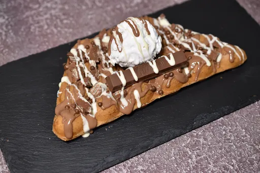 Kitkat Crunch Bubble Waffle [Half]