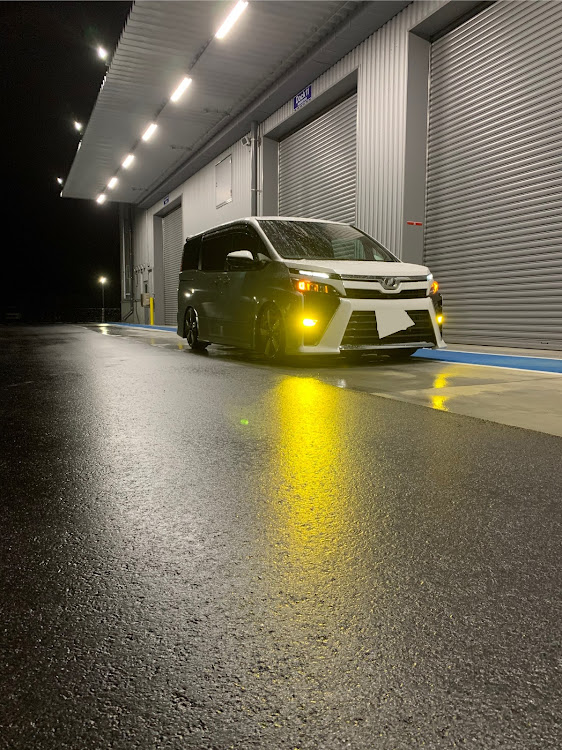 ヴォクシーの＃モテチックダンパー・326power・マツダ純正アルミホイール・車高調整・足回りセッティングに関するカスタム事例の投稿画像1枚目