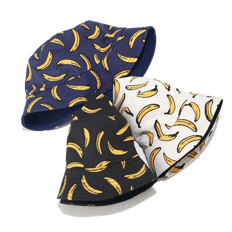 T-shirt met bananenprint en vissershoedje aan beide zijden. Zomerse outfit voor een relaxte look, comfortabel en trendy, perfect voor warme dagen.