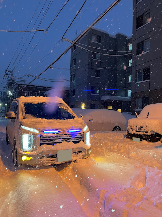 デリカD:5の雪とコラボ・デリカD5のある生活・雪・２月も宜しくお願いします・グランエース…実車が気になるに関するカスタム事例の投稿画像1枚目
