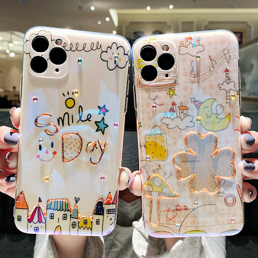 Title 1, Lens-inclusive mobile phone case for women, fea...