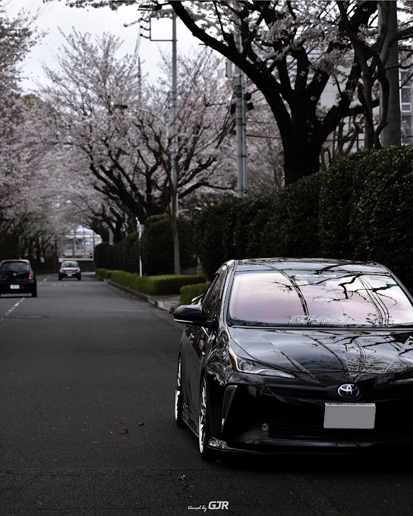 プリウスのKuhl Racing・VERZ-WHEELS・GJ-Rに関するカスタム事例の投稿画像1枚目