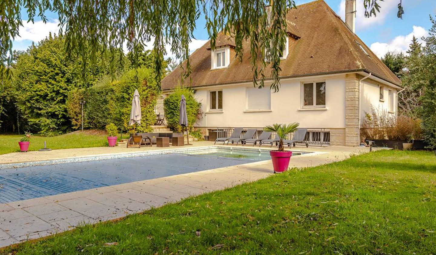 House with pool and garden Cambes-en-Plaine