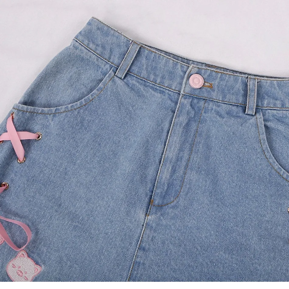 Shorts da donna alla moda con fiocco e fascia, abbinabili con tutto. Perfetti per look versatili e chic in ogni occasione.