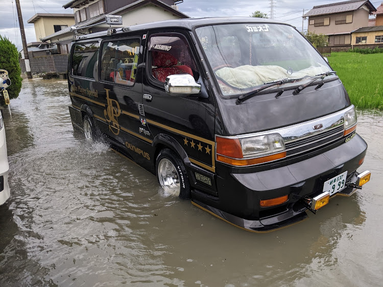 ハイエースバンの台風10号・100系ハイエース・洪水からの避難・水没寸前！・洪水警報に関するカスタム事例の投稿画像1枚目