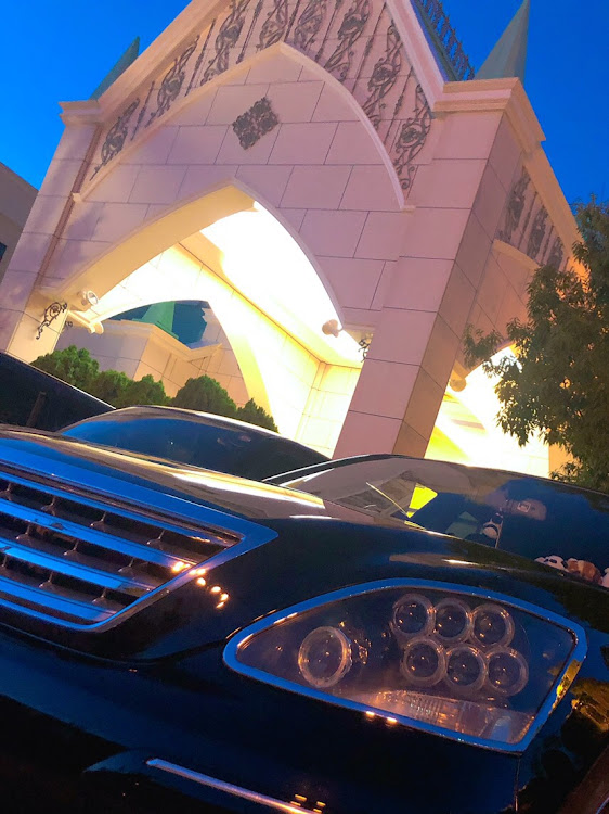 セルシオの結婚式場・愛車撮影・イベントに関するカスタム事例の投稿画像1枚目