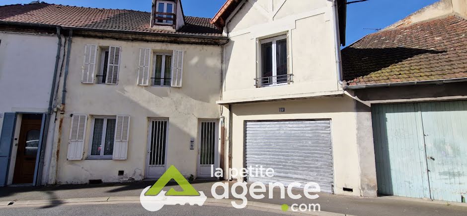 Vente maison  200 m² à Montluçon (03100), 145 800 €