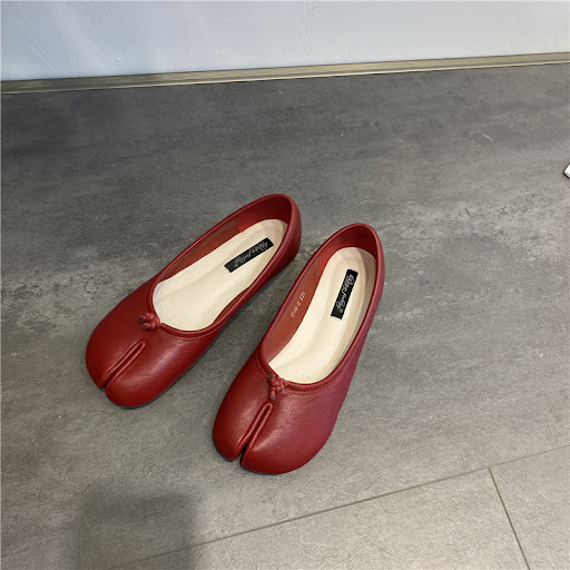 Title 4, New Fashion Donkey Hoof Shaped Shoes. Unique de...