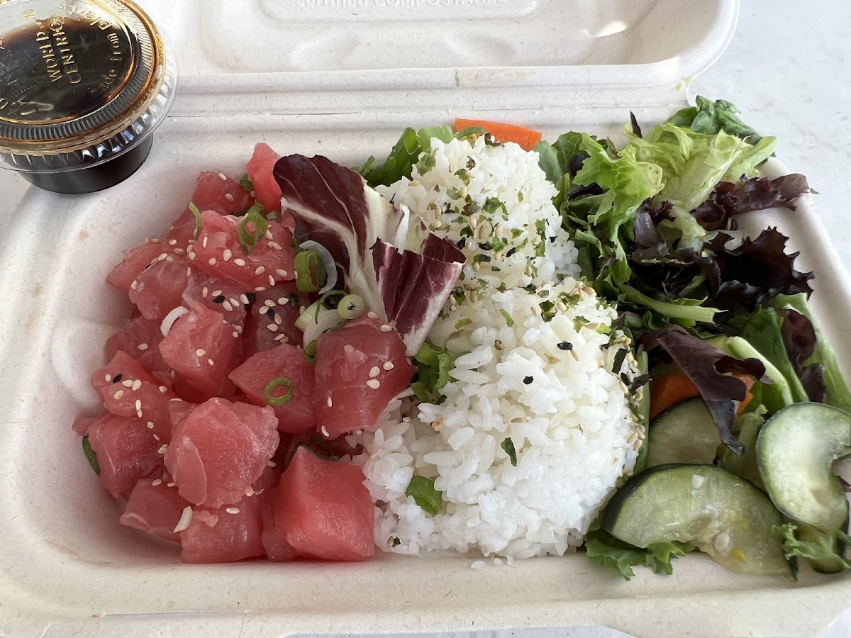 Poke bowl with tuna