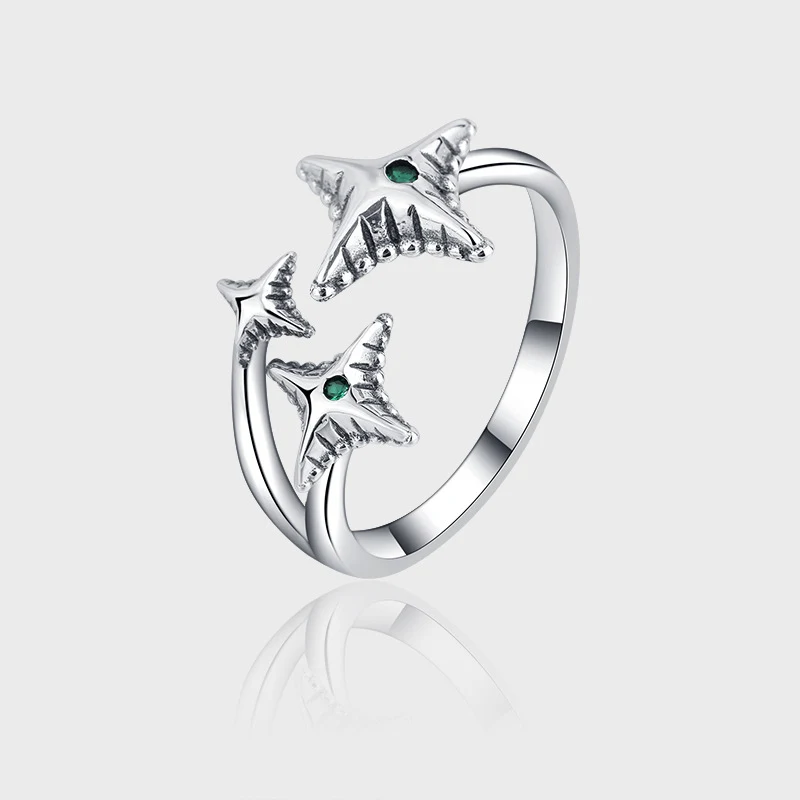 Anello in argento sterling, design di nicchia, pietra Meteor Moonlight, texture irregolare. Eleganza unica per un look sofisticato.