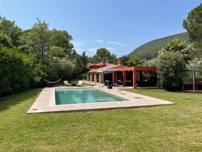 Vente villa 6 pièces 243 m² à Sollies-pont (83210), 990 000 €