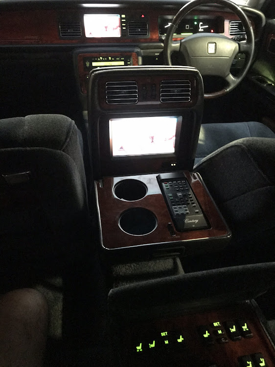 センチュリーのGZG50・カールソン・V12に関するカスタム事例の投稿画像3枚目