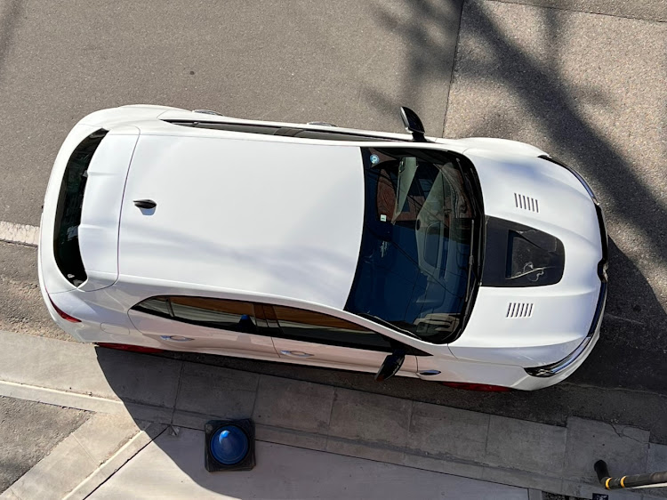 メガーヌ ハッチバックの上から愛車・上から会長・下から愛車の方が写真たっぷり・カレー部定期報告・カレー部会長活動報告に関するカスタム事例の投稿画像3枚目