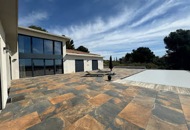 Maison avec piscine et terrasse 10