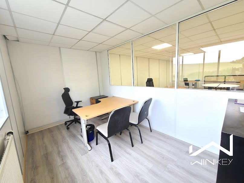 Location  locaux professionnels 2 pièces 75 m² à Ecquevilly (78920), 813 €