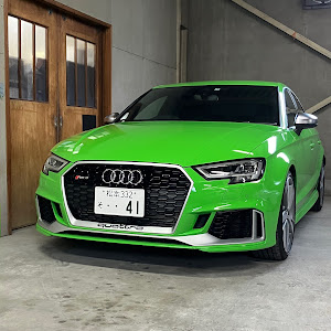 RS3 セダン