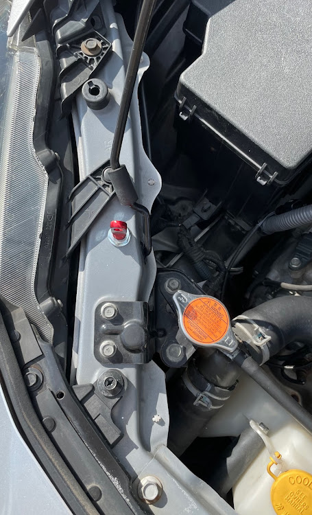 BRZのBRZ×86・カーボンボンネット・エアロキャッチ・ボンピンに関するカスタム事例の投稿画像3枚目