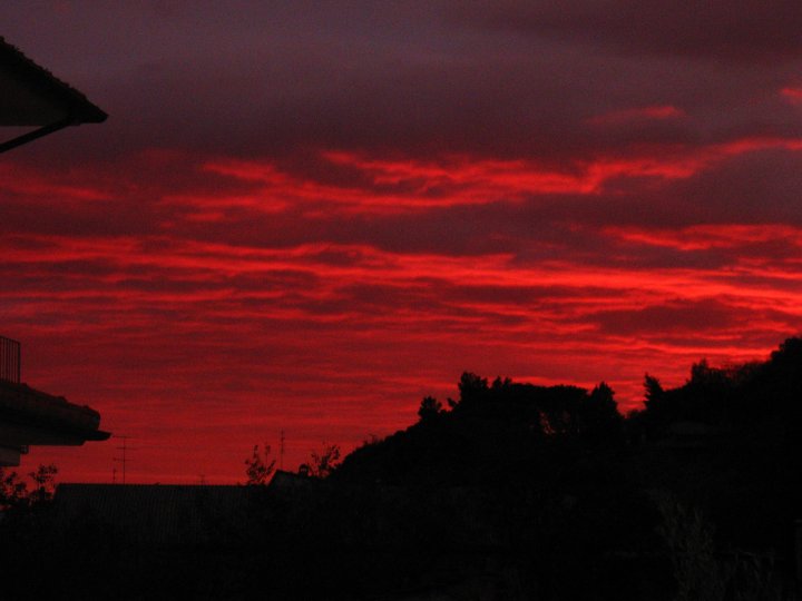 Rosso di Sera di nOiSe