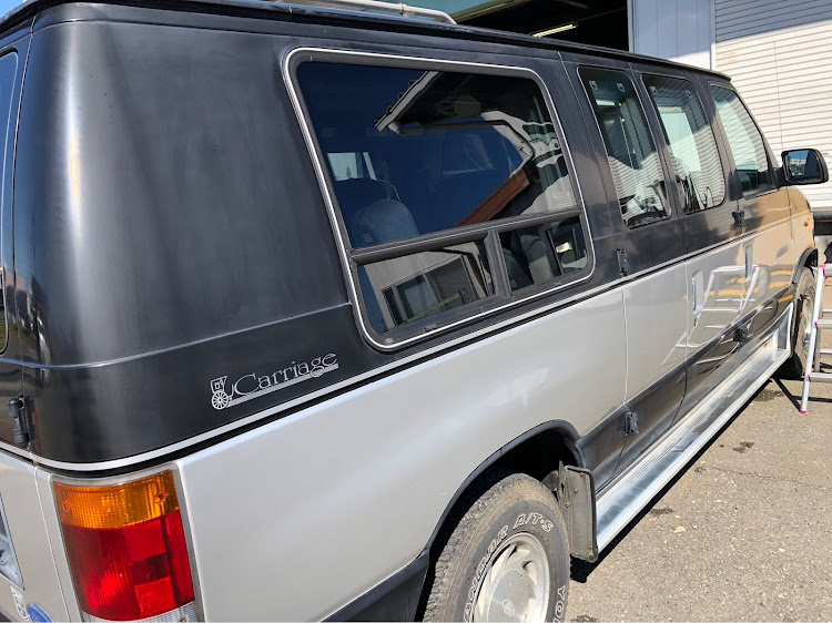 LeLionさんが投稿したアメ車・磨き・ソリッドブラック・チョーキング・エコノラインに関するカスタム事例の投稿画像1枚目