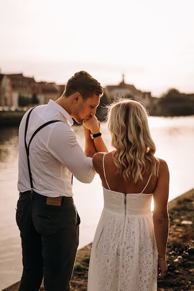 Fotógrafo de casamento Bettina Podlich-Huber (bettinalovestory). Foto de 13 de dezembro 2022