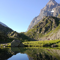 Il Monviso si specchia in un laghetto di 