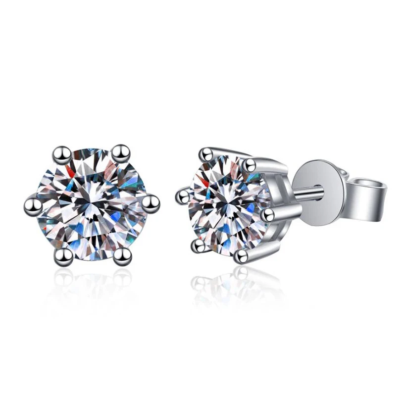 Brincos de Studs Clássicos em Prata S925 com seis garras, perfeitos para uso diário. Joia elegante e versátil para mulheres.