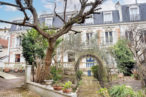 House with garden 2