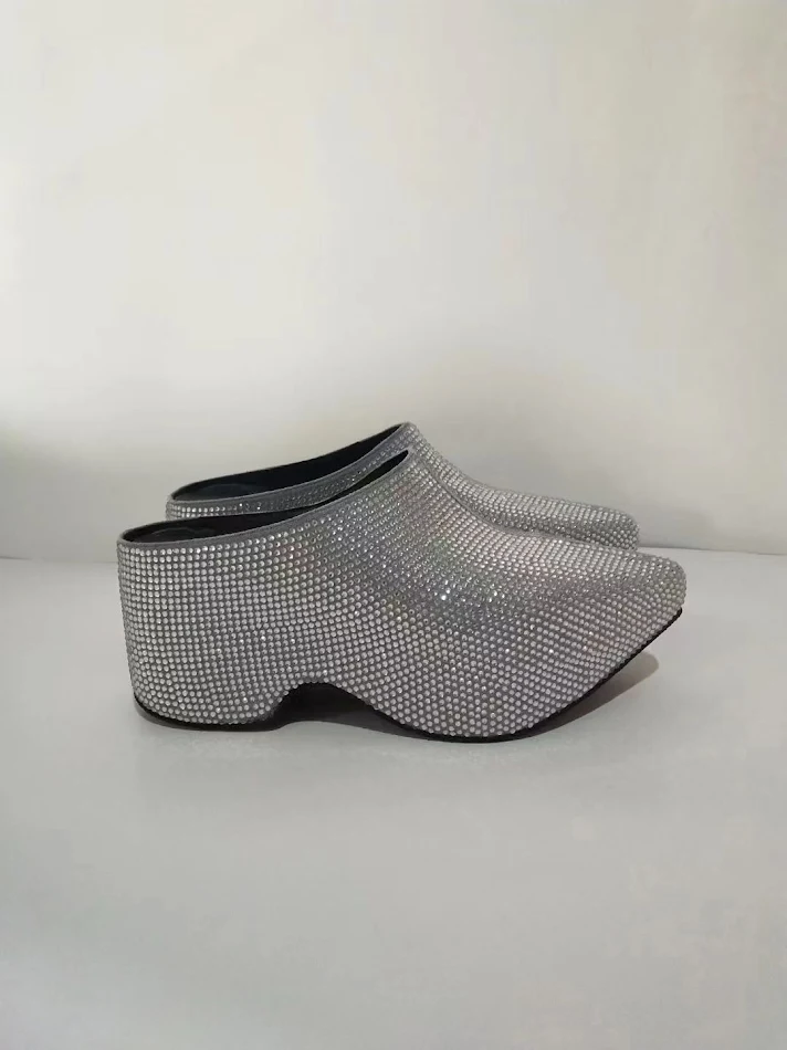 Talons hauts pour femmes mode printemps et été. Des chaussures élégantes et confortables pour sublimer toutes vos tenues. Le style parfait pour la saison.