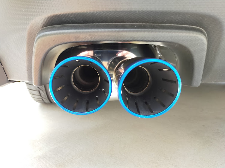 WRX STIのマフラー交換・ついに届いたに関するカスタム事例の投稿画像3枚目