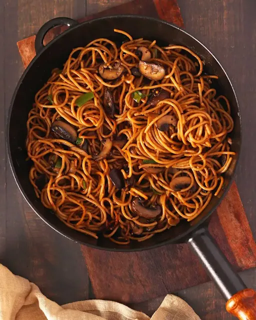 Mushroom Schezwan Noodles