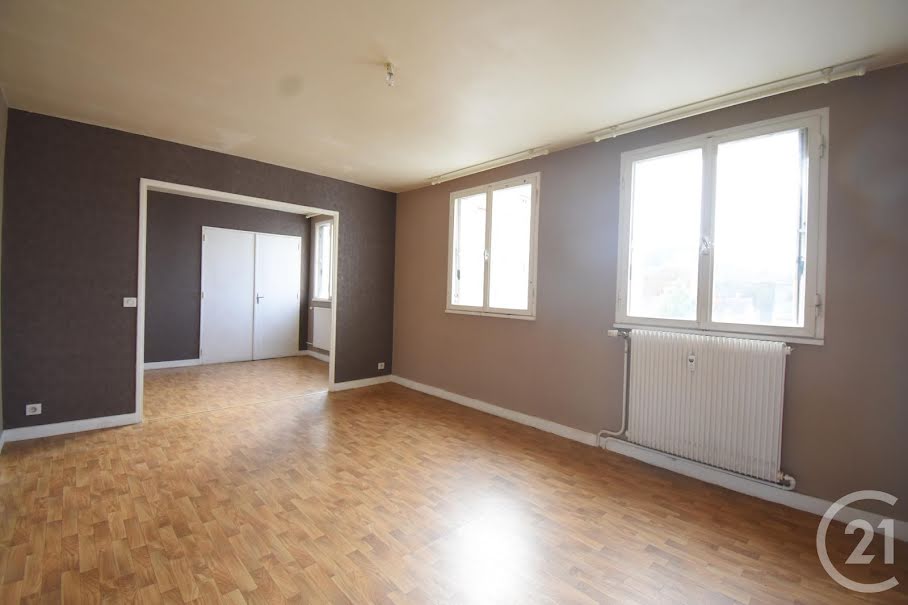 Vente appartement 5 pièces 89.97 m² à Vichy (03200), 53 000 €