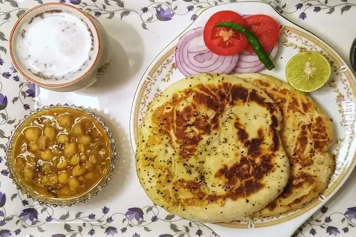 2 Kulcha With White Chole