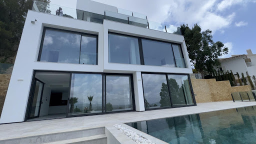 Property with pool 1