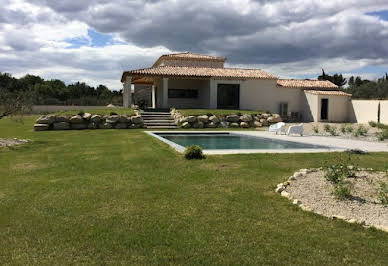 Villa with pool and garden 2